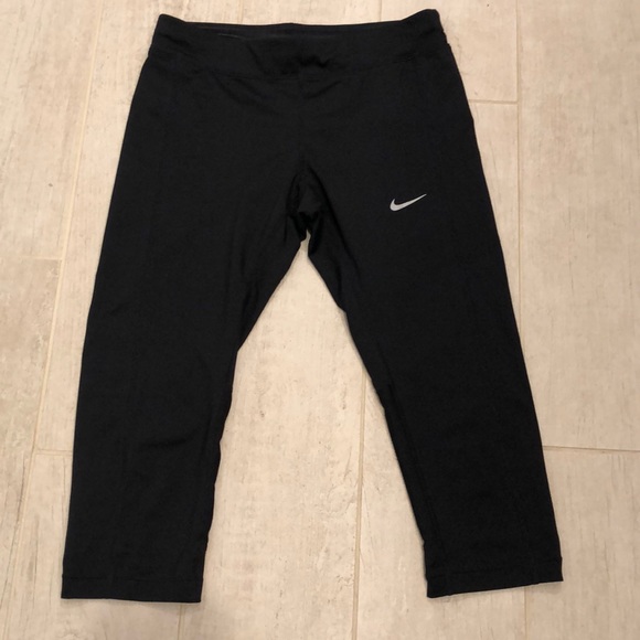 Nike Pants - ‼️NEW‼️Nike pro dri fit cropped leggings